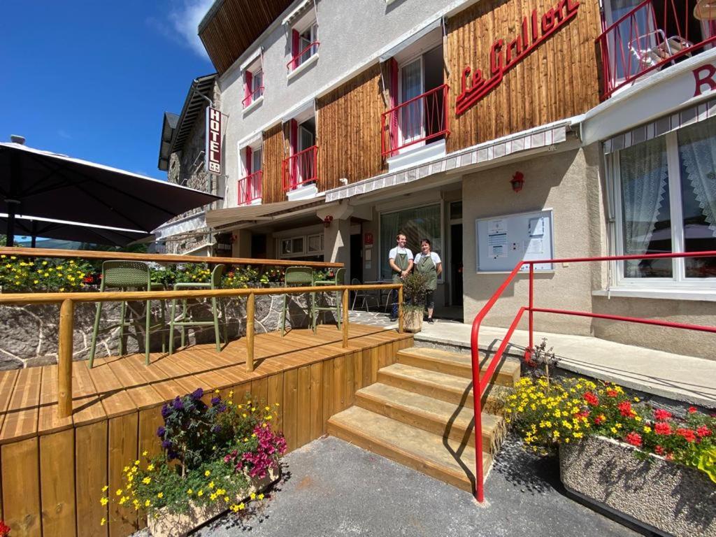 Hotel Restaurant Le Grillon Chambon-sur-Lac Exterior foto
